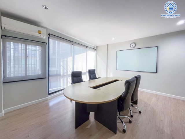 ทาวน์เฮ้าส์มือสองย่านกรุงเทพมหานคร ม.นลิน แกรนด์ อเวนิว วงแหวน-พระราม9 เนื้อที่ 24.2 ตร.ว. ฟังก์ชัน 4 ห้องนอน 4 ห้องน้ำ 1 ที่จอดรถ แถมฟรี! 4 เครื่องปรับอากาศ พร้อมของแถม ใกล้สนามบินสุวรรณภูมิ, พระราม 9 และรถไฟฟ้าแอร์พอร์ตลิ้งค์ "สถานีบ้านทับช้าง"...